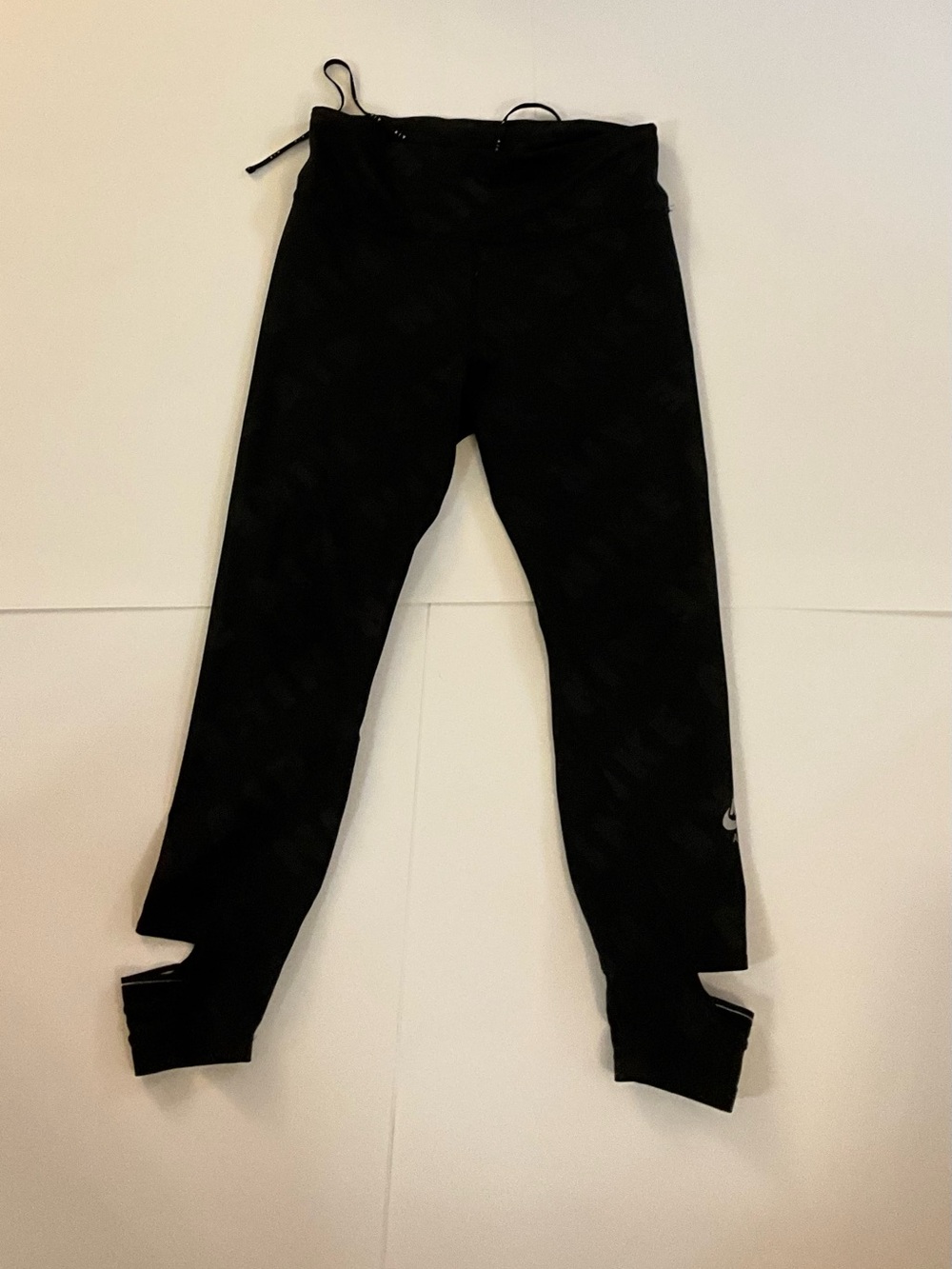 Nike Dri-FIT Black Camo Stirrup Leggings - Size L - Picture 3 of 9